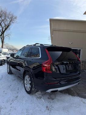 2016 Volvo XC90 T6 Momentum
