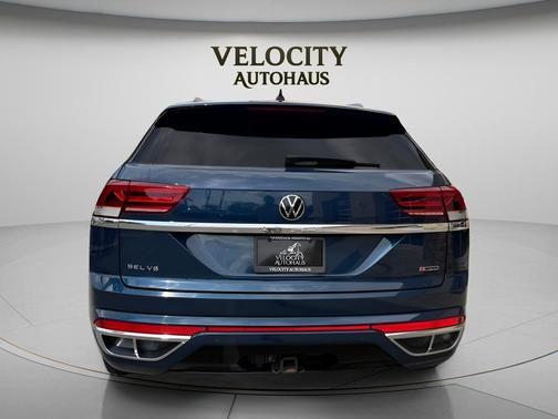 Blue Metallic 2022 Volkswagen Atlas Cross Sport 3.6L V6 SEL R-Line