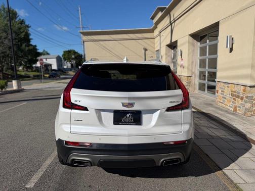Crystal White Tricoat 2019 Cadillac XT4 Premium Luxury