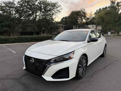 Glacier White 2026 Nissan Altima SV FWD