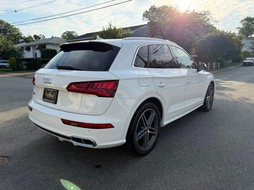 White 2019 Audi SQ5 3.0T Prestige
