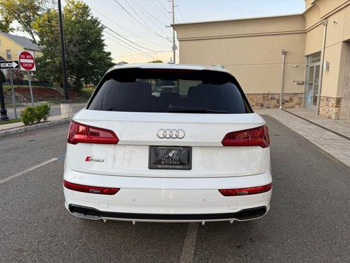 White 2019 Audi SQ5 3.0T Prestige