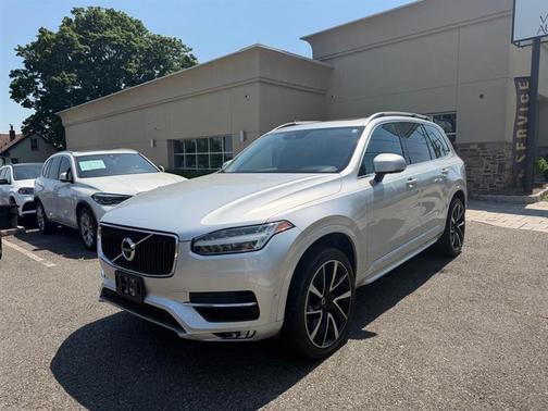 Bright Silver Metallic 2018 Volvo XC90 T5 Momentum