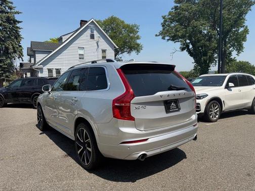 Bright Silver Metallic 2018 Volvo XC90 T5 Momentum
