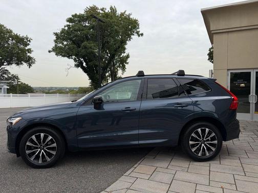2023 Volvo XC60 B5 Plus Dark Theme