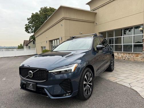 2023 Volvo XC60 B5 Plus Dark Theme