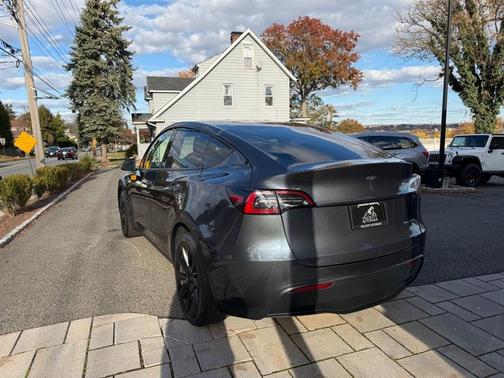 2022 Tesla Model Y Long Range Dual Motor All-Wheel Drive