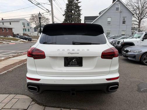 2017 Porsche Cayenne Platinum Edition