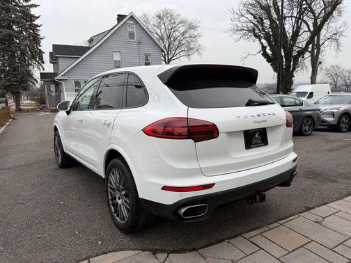 2017 Porsche Cayenne Platinum Edition