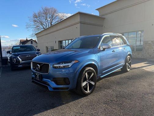 2017 Volvo XC90 Hybrid T8 R-Design