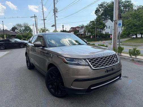 Gold 2018 Land Rover Range Rover Velar P380 SE R-Dynamic