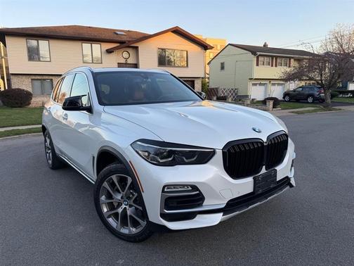 White Metallic 2019 BMW X5 xDrive40i