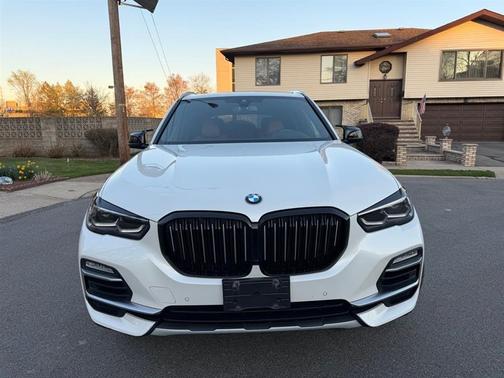 White Metallic 2019 BMW X5 xDrive40i