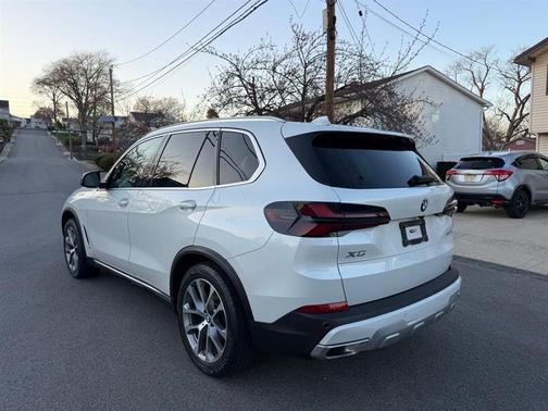 White Metallic 2019 BMW X5 xDrive40i