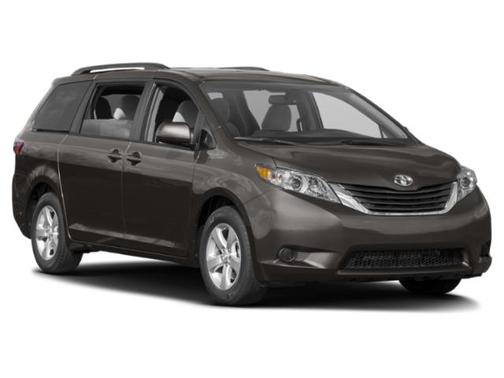 Super White 2015 Toyota Sienna LE