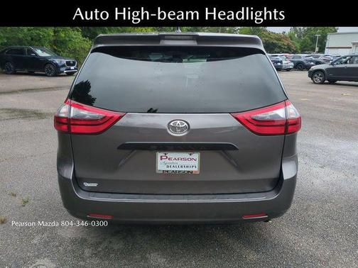 2020 Toyota Sienna SE
