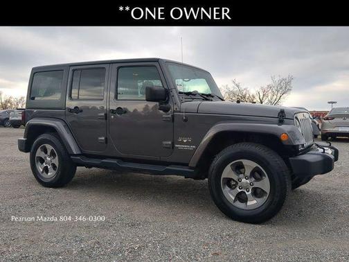 Granite Crystal Metallic Clearcoat 2017 Jeep Wrangler Unlimited Sahara SUV