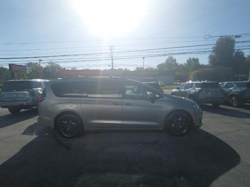 2018 Chrysler Pacifica Touring-L Plus
