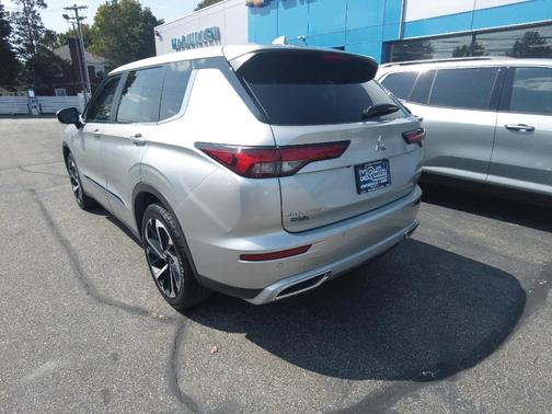 2022 Mitsubishi Outlander SE