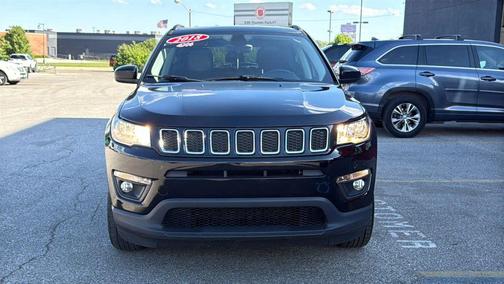 Diamond Black Crystal Pearlcoat 2018 Jeep Compass Latitude