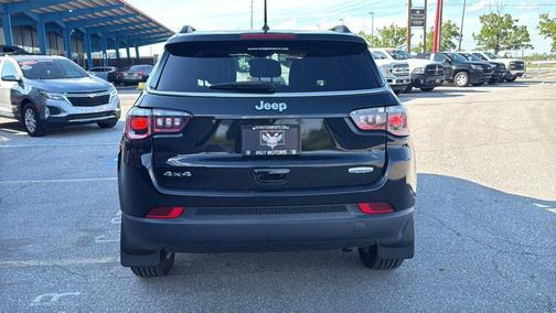Diamond Black Crystal Pearlcoat 2018 Jeep Compass Latitude