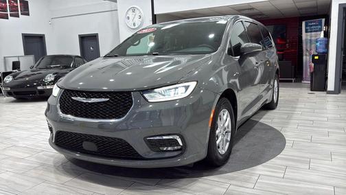 2023 Chrysler Pacifica Touring