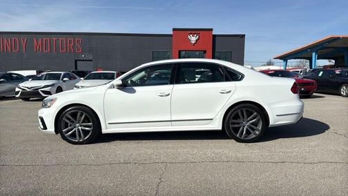 Pure White 2016 Volkswagen Passat 1.8T R-Line