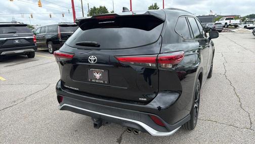 Midnight Black Metallic 2021 Toyota Highlander XSE