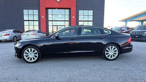 2018 Volvo S90 T6 Momentum