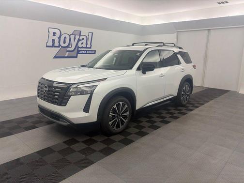 Everest White Pearl Tricoat 2026 Nissan Pathfinder Platinum