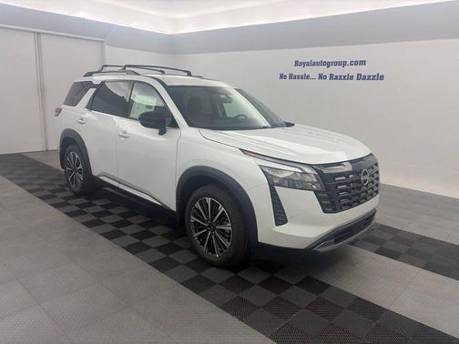 Everest White Pearl Tricoat 2026 Nissan Pathfinder Platinum