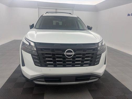 Everest White Pearl Tricoat 2026 Nissan Pathfinder Platinum