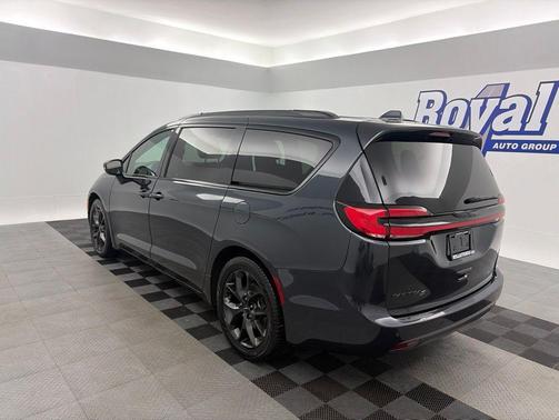 Maximum Steel Metallic Clearcoat 2021 Chrysler Pacifica Touring