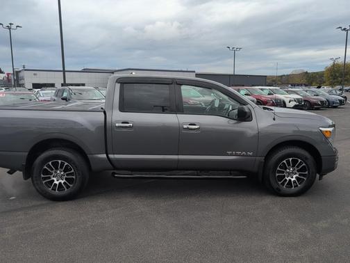 2021 Nissan Titan SV