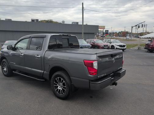 2021 Nissan Titan SV