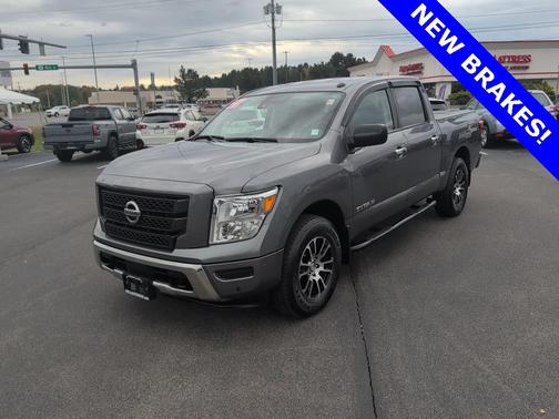 2021 Nissan Titan SV