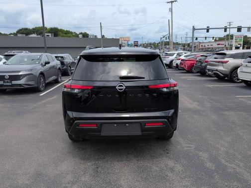2024 Nissan Pathfinder SV 4WD