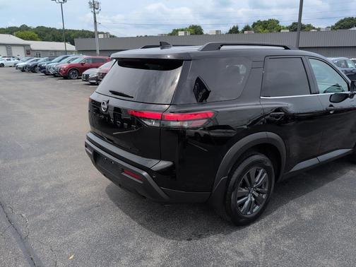 2024 Nissan Pathfinder SV 4WD