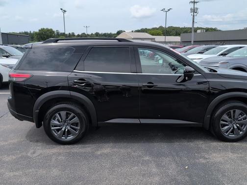 2024 Nissan Pathfinder SV 4WD