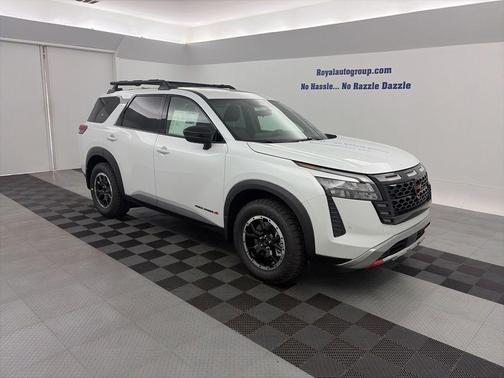 Everest White Pearl Tricoat 2026 Nissan Pathfinder Rock Creek