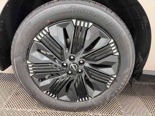 Champagne Silver Metallic 2026 Nissan Murano Platinum