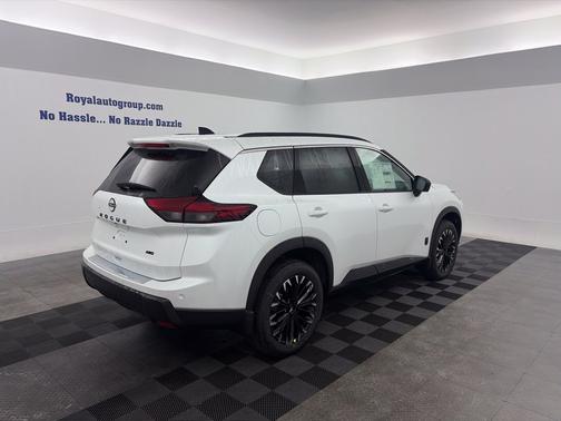 Everest White Pearl Tricoat 2027 Nissan Rogue Dark Armor