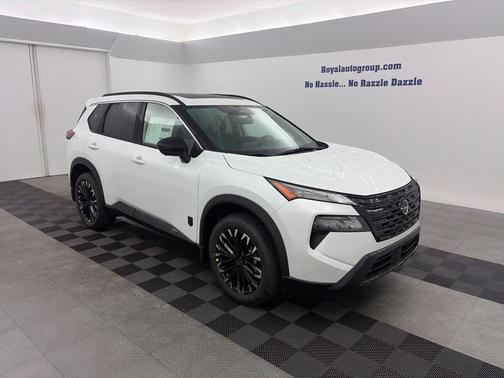 Everest White Pearl Tricoat 2027 Nissan Rogue Dark Armor