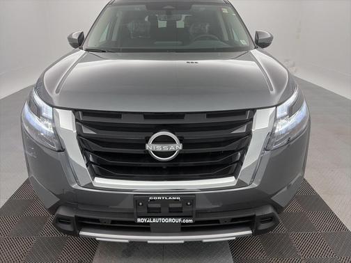 2025 Nissan Pathfinder SL 4WD