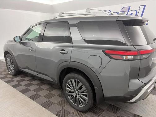 2025 Nissan Pathfinder SL 4WD