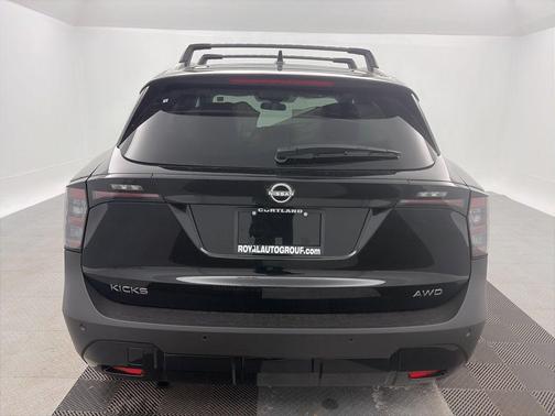 Super Black 2026 Nissan Kicks SV