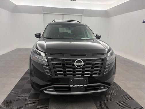 Super Black 2026 Nissan Pathfinder Platinum