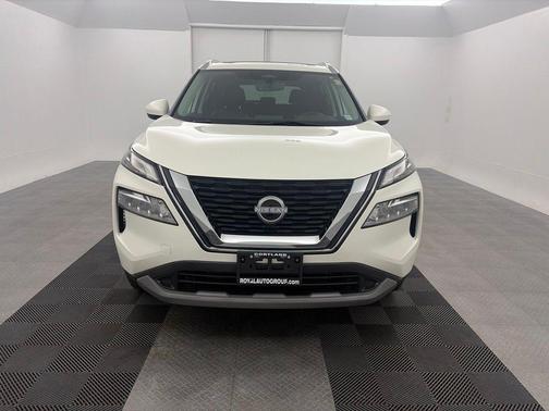Pearl White Tricoat 2023 Nissan Rogue SV