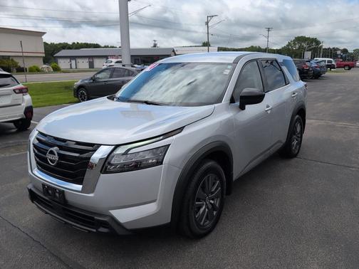 2024 Nissan Pathfinder S 4WD