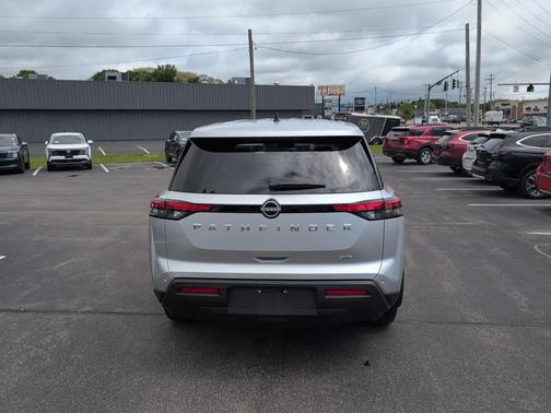 2024 Nissan Pathfinder S 4WD